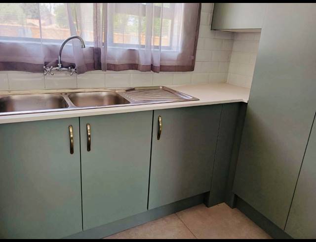 4 BEDROOM FREEHOLD FOR SALE IN BRACKENHURST